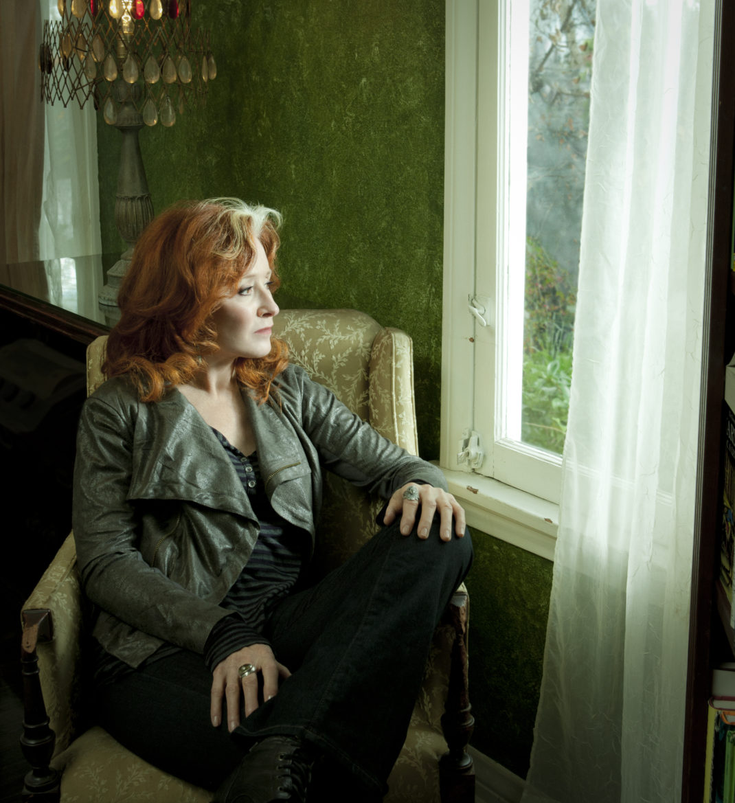 Mc Bonnie Raitt 0215 Rt V6 (crop)